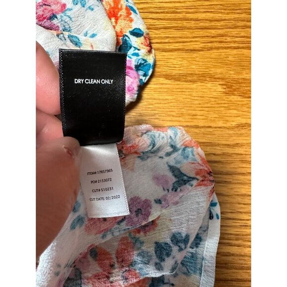 Torrid Short Sleeve Keyhole Neck Crinkle Gauze Crochet Detail Top Size L - Picture 7 of 8